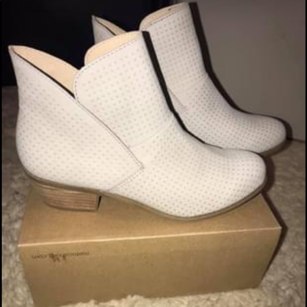 LEATHER Booties womens sz 7 BRAND NEW never worn!